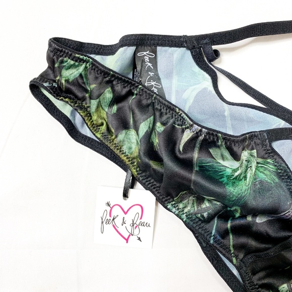 PEEK & BEAU Dark Mixed Floral String Bottom - Picture 4 of 7